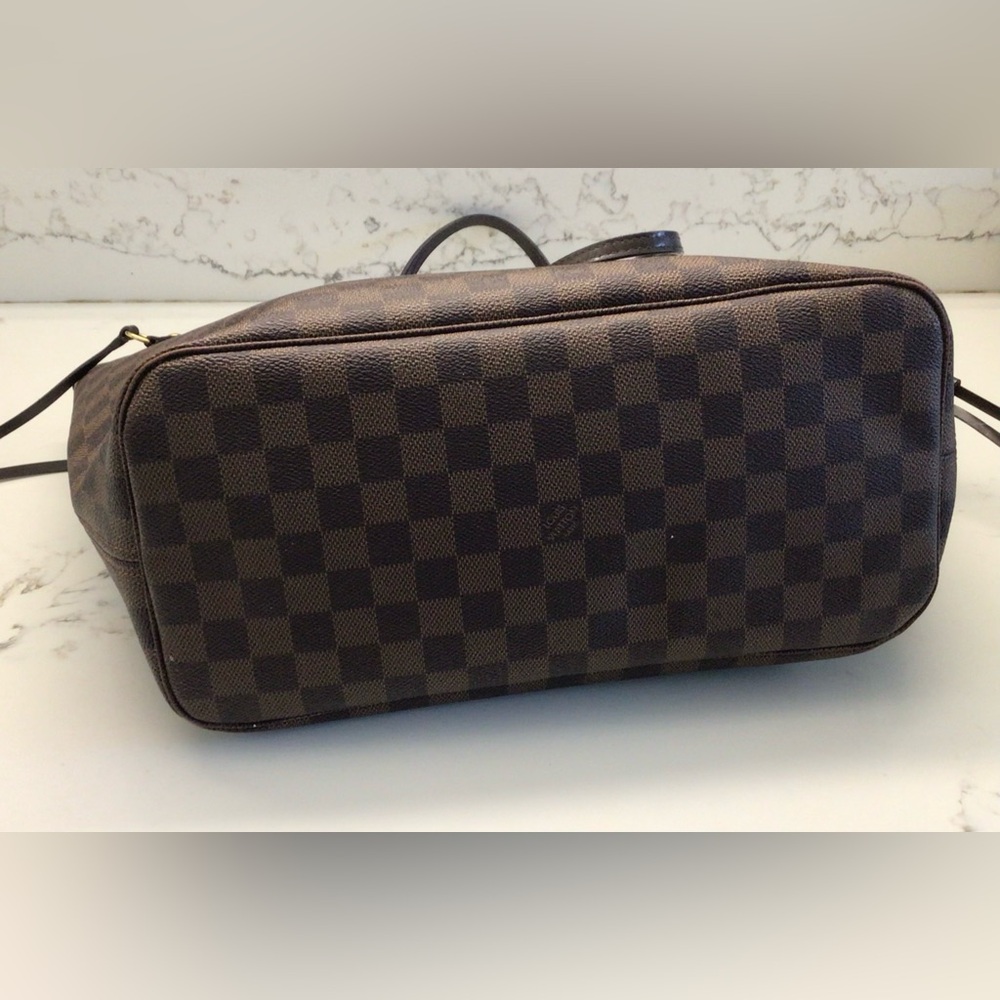 Louis Vuitton Damier Neverfull MM Tote Bag - Picture 10 of 16